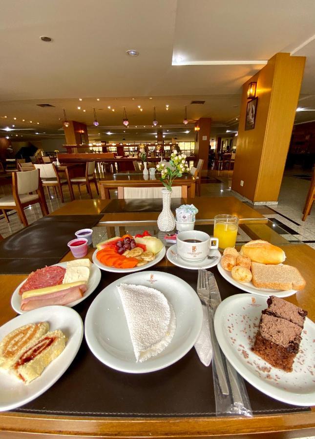 Constantino Hotel E Eventos Juiz de Fora Extérieur photo A typical Brazilian breakfast