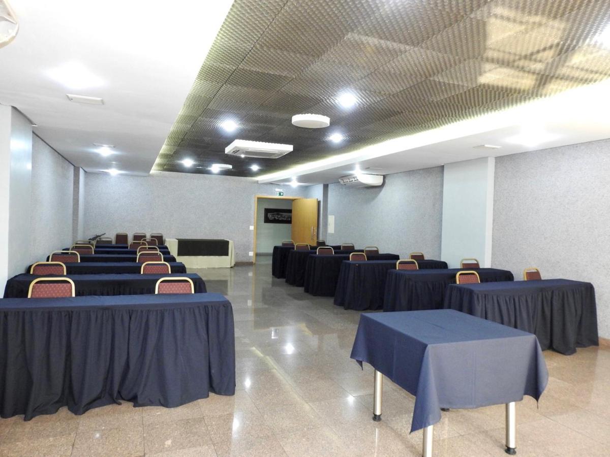 Constantino Hotel E Eventos Juiz de Fora Extérieur photo A conference room at the hotel